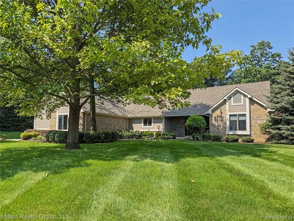 6762 Corrigan Drive, Hamburg Township, Mi 48116