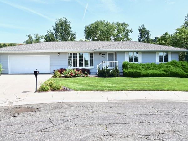 716 N Monroe Avenue, Pierre, SD 57501