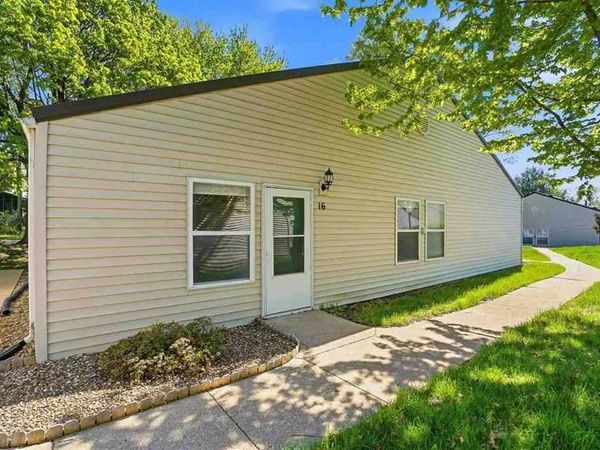1220 Village Rd, Unit 16, Iowa City, IA 52240