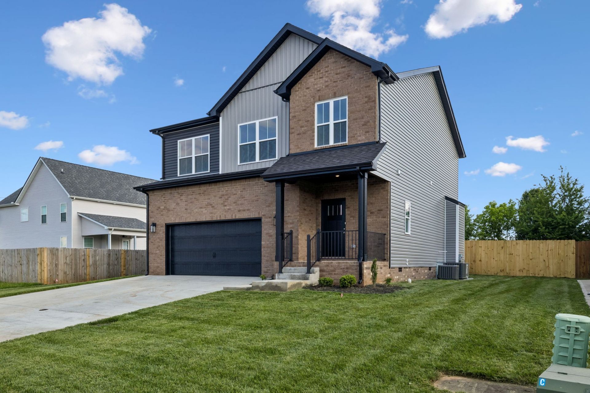 1702 Cabana Dr, Clarksville, TN 37042 Main Photo