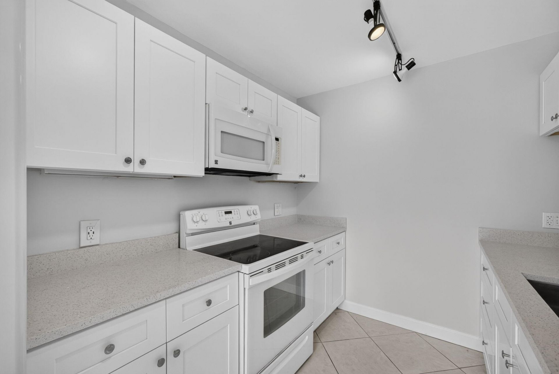185 Charter Way, West Palm Beach, FL 33407 Photo