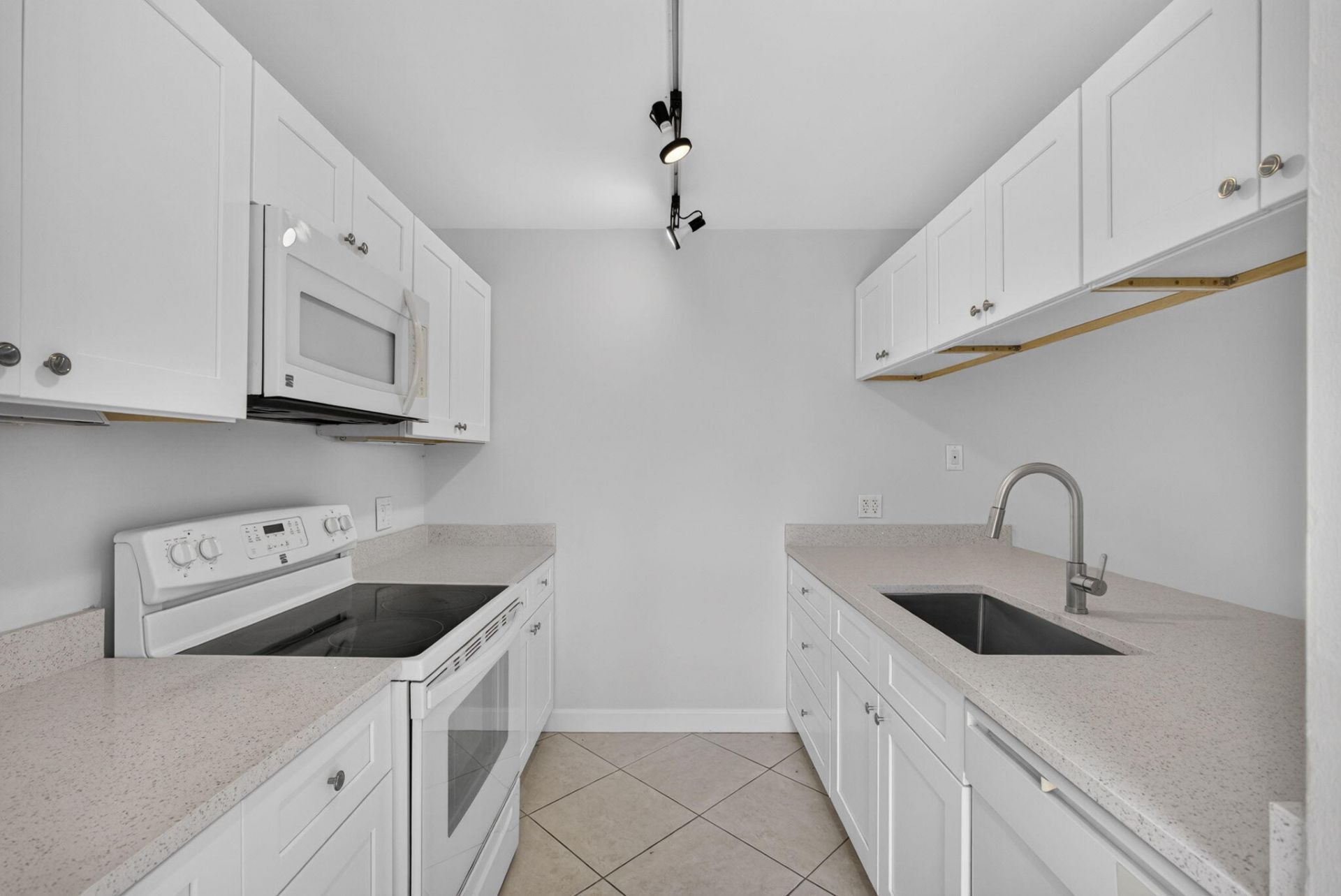 185 Charter Way, West Palm Beach, FL 33407 Photo