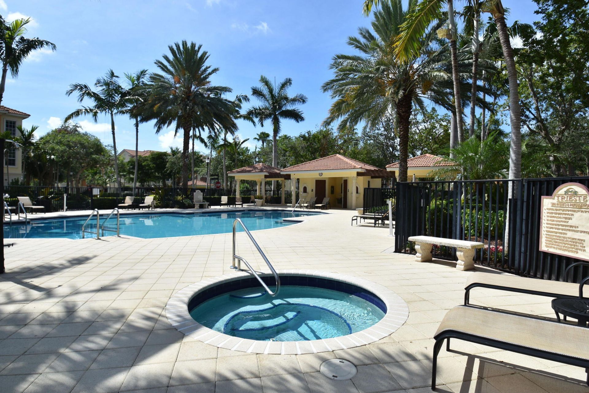 612 NE Francesca Lane, Boca Raton, FL 33487 Photo