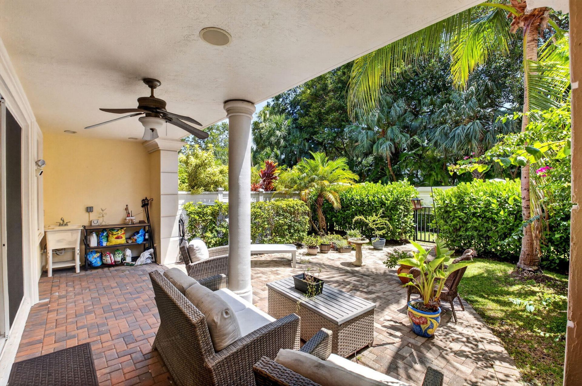 612 NE Francesca Lane, Boca Raton, FL 33487 Photo