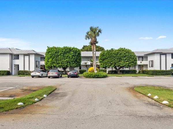 801 SE Central Parkway, Unit 14, Stuart, FL 34994