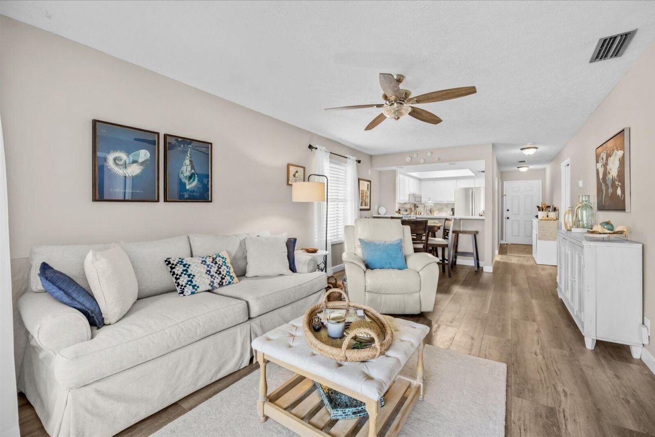 801 SE Central Parkway, Unit 14, Stuart, FL 34994 Photo