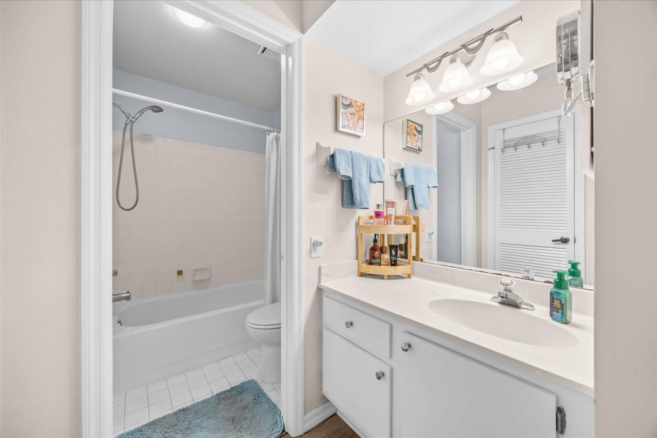 801 SE Central Parkway, Unit 14, Stuart, FL 34994 Photo