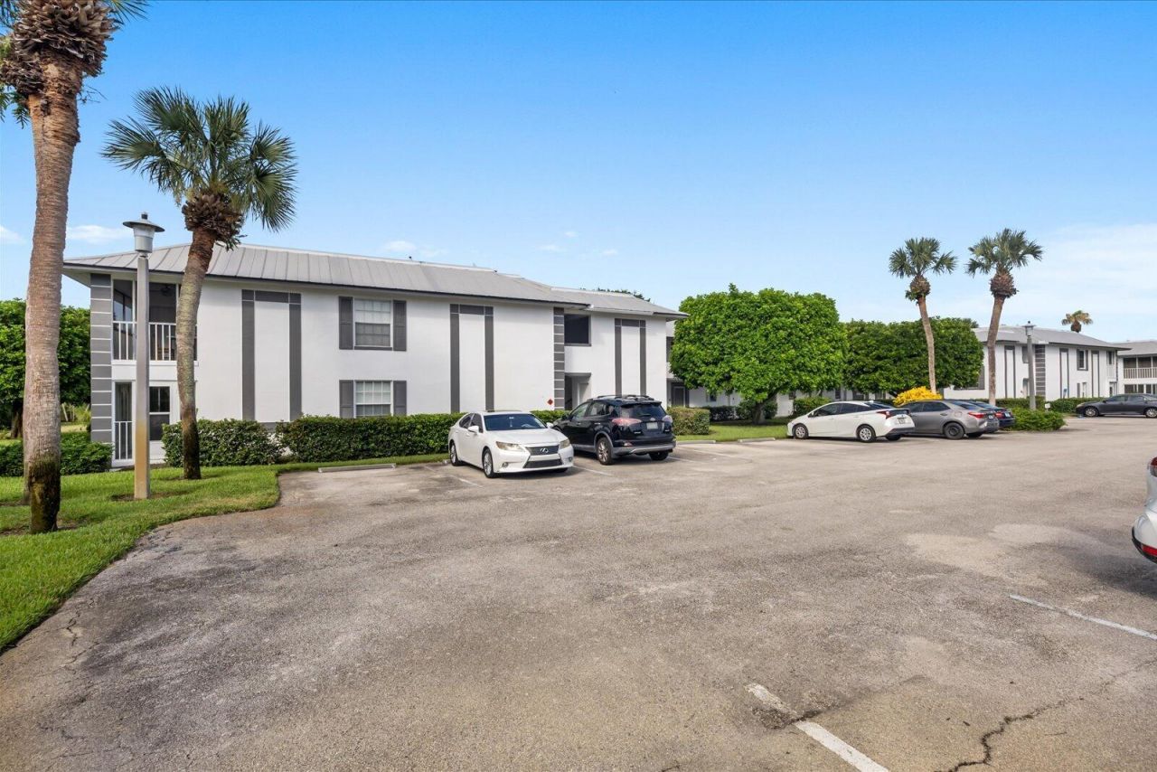 801 SE Central Parkway, Unit 14, Stuart, FL 34994 Photo