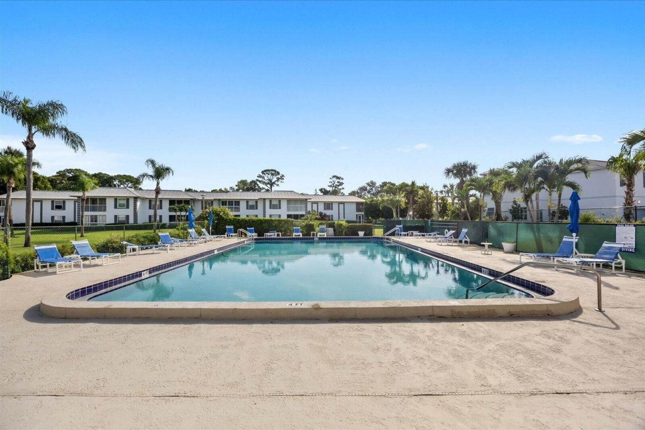 801 SE Central Parkway, Unit 14, Stuart, FL 34994 Photo