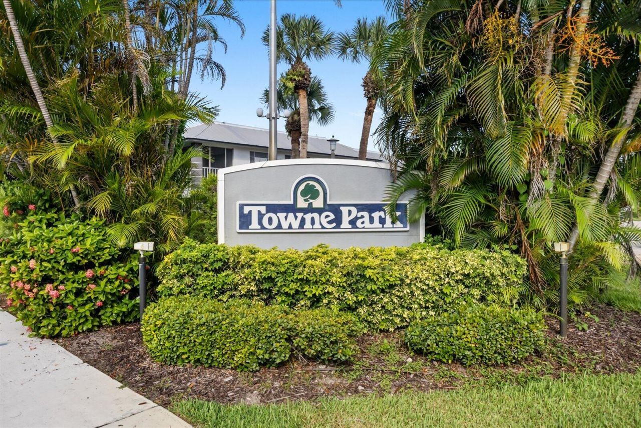 801 SE Central Parkway, Unit 14, Stuart, FL 34994 Photo