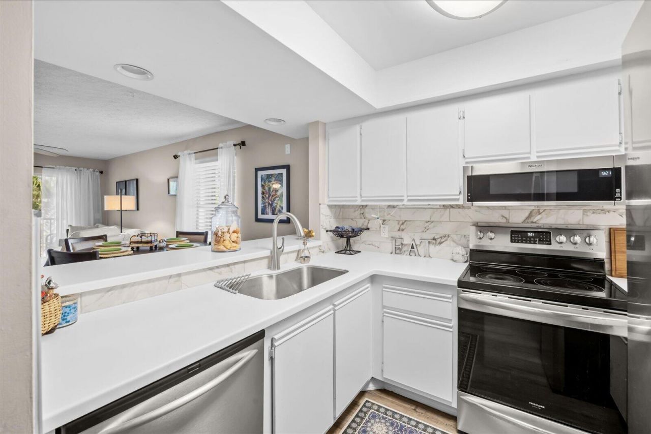 801 SE Central Parkway, Unit 14, Stuart, FL 34994 Photo