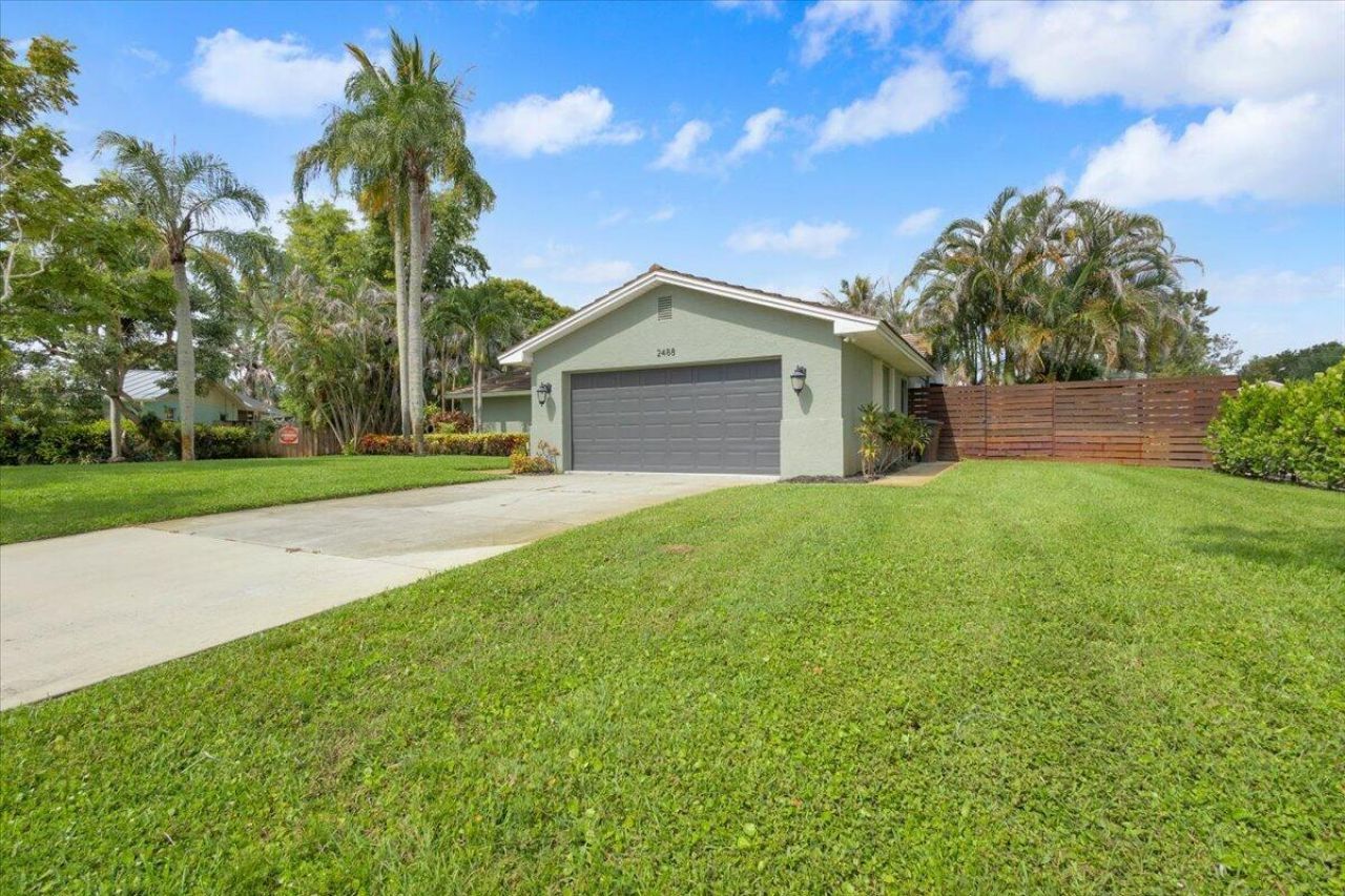 2488 NW South Manor Avenue, Stuart, FL 34994 Photo
