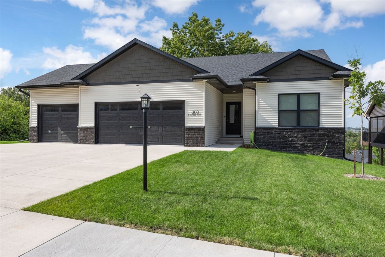 1300 E Gable Way, Tiffin, IA 52340 Main Photo