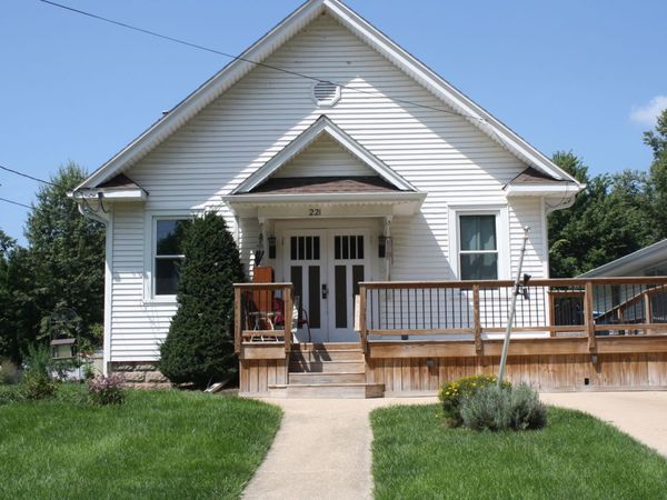 221 W Morgan Street , Dixon, IL 61021