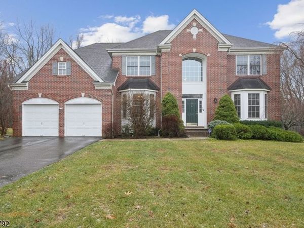 15 Shadow Hill Way, Washington, NJ 07840