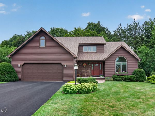 5 Miller Court, Burnt Hills, NY 12027