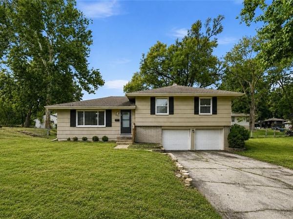 8611 E 85th Street, Raytown, MO 64138