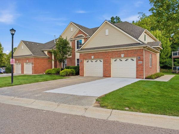 29442 Woodpark Circle, Warren, MI 48092