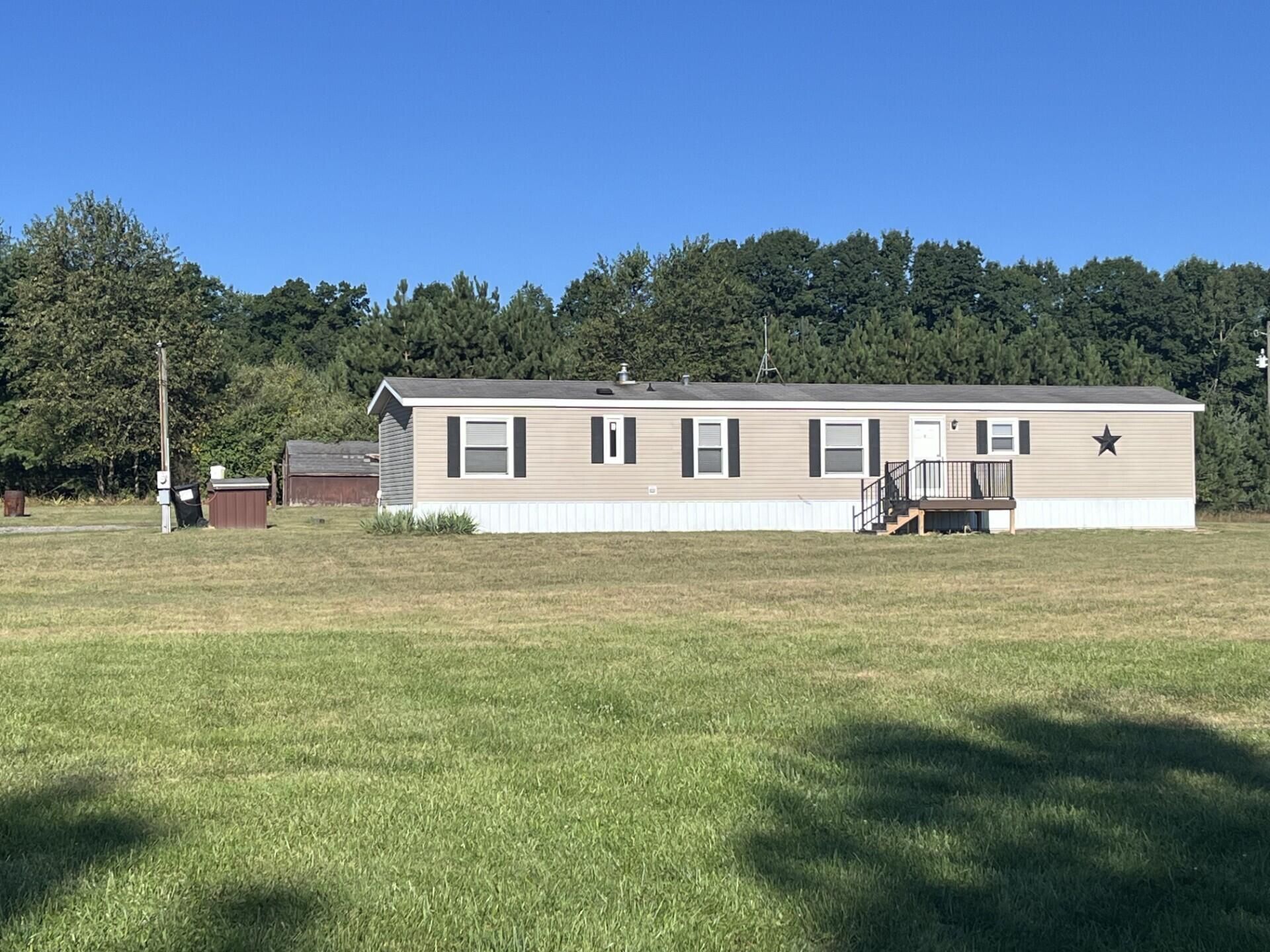 91 70th Avenue, Lakeview, MI 48850 Main Photo