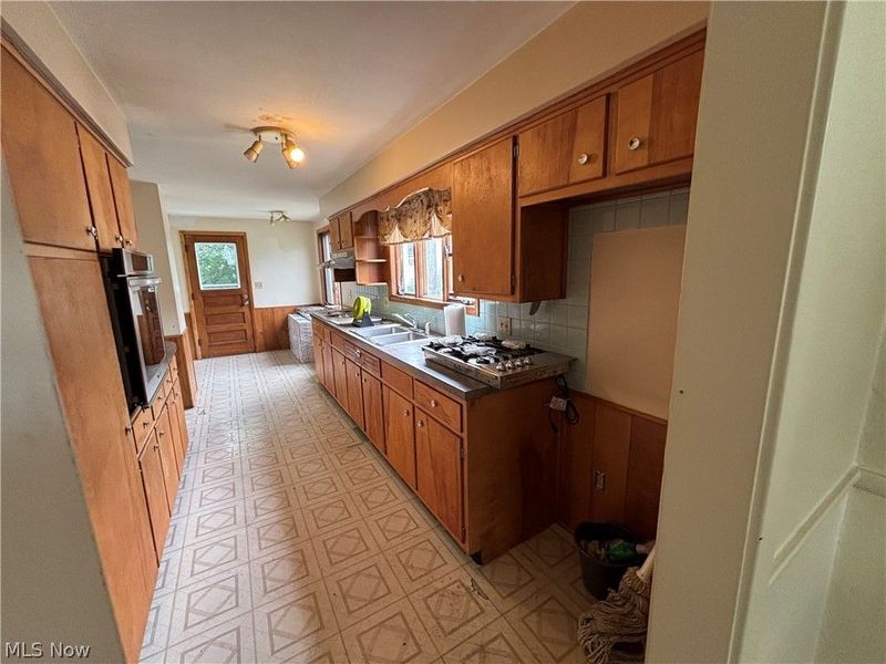 1558 Hillside Terrace, Akron, OH 44305 Photo 6