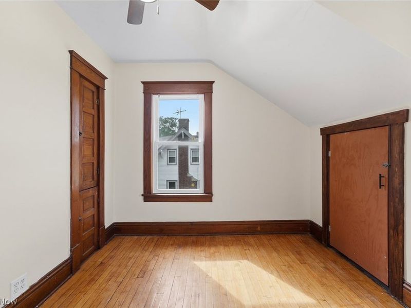18206 Harland Avenue, Cleveland, OH 44119 Photo 17