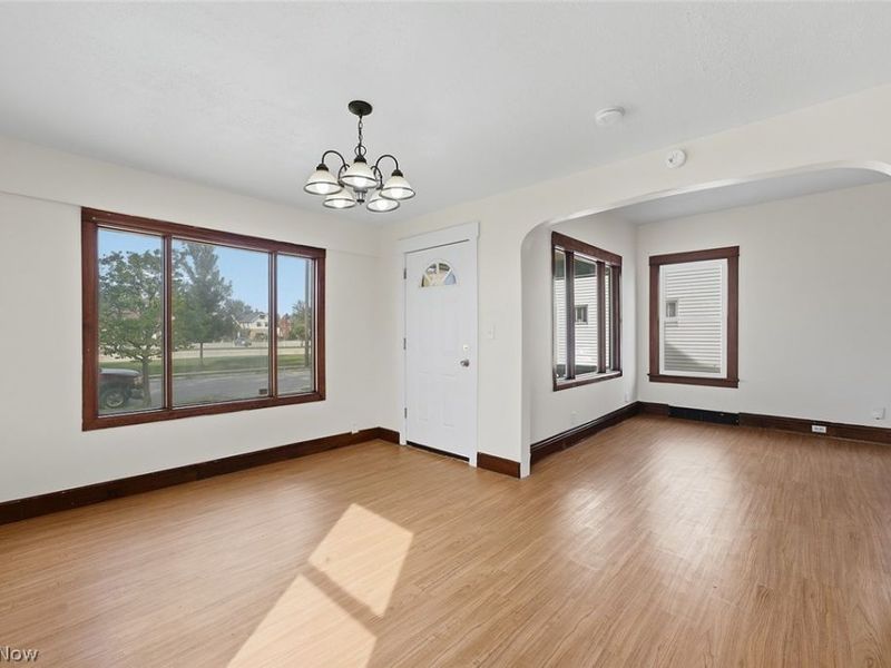 18206 Harland Avenue, Cleveland, OH 44119 Photo 4