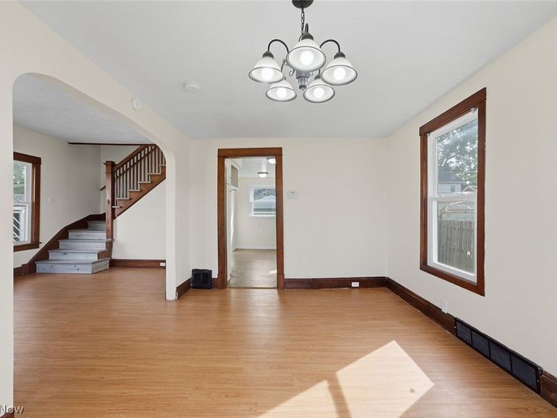 18206 Harland Avenue, Cleveland, OH 44119 Photo 5