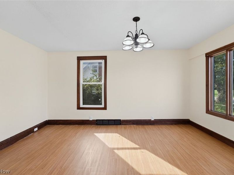 18206 Harland Avenue, Cleveland, OH 44119 Photo 8
