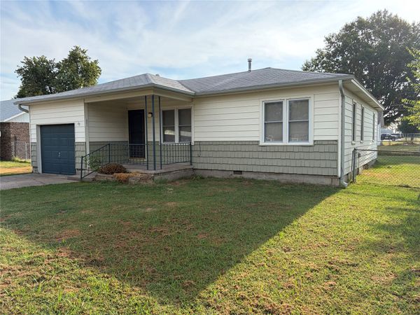 40 Payne Street , Pryor, OK 74361