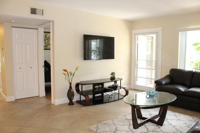 6436 Chasewood Drive, Unit B, Jupiter, FL 33458 Photo
