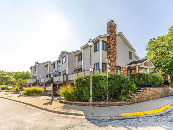 1013 Sussex Drive , Northbrook, IL 60062