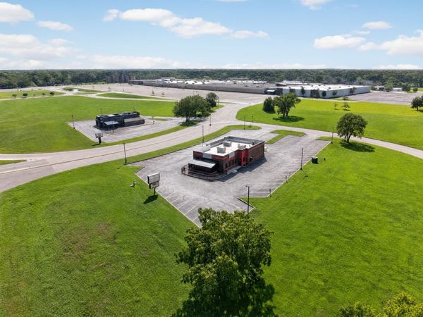 8660 N 2ND Street , Machesney Park, IL 61115