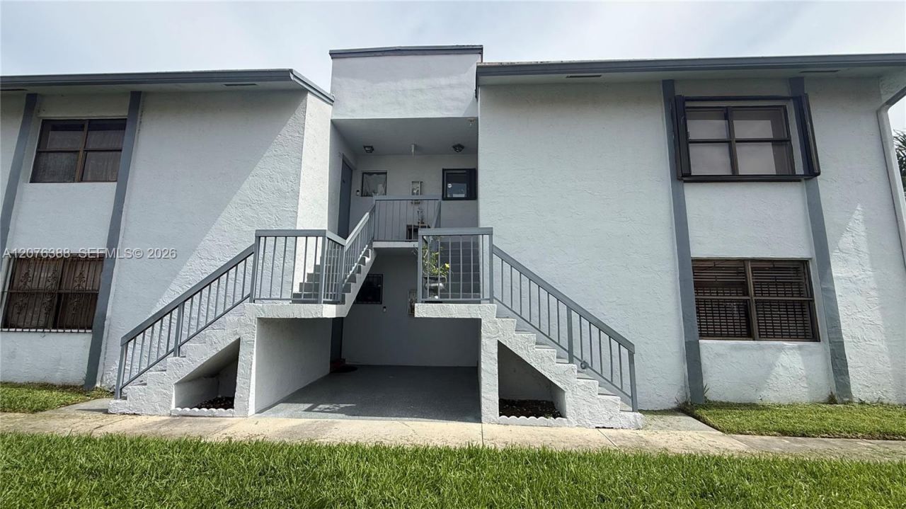 2750 W 63rd Pl, Unit 12-24, Hialeah, FL 33016 Photo
