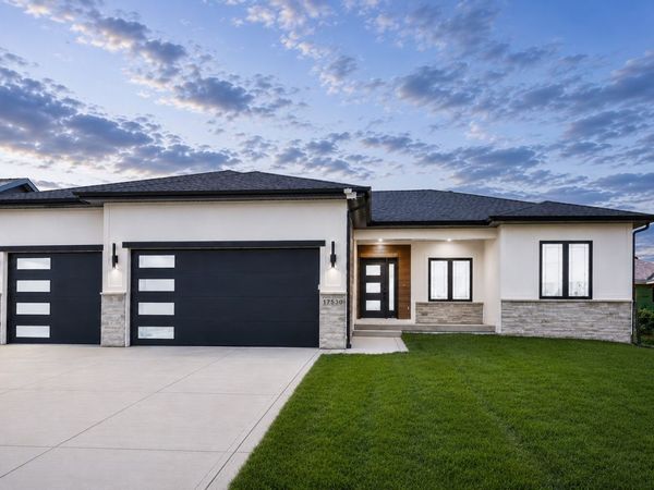 17530 Northview Drive, Urbandale, IA 50323
