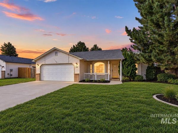 512 S Valley Dr, Nampa, ID 83686