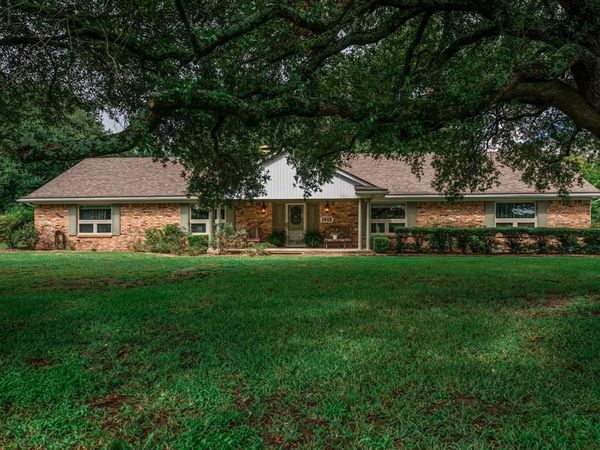 1413 S Main Street S, Lindale, TX 75771