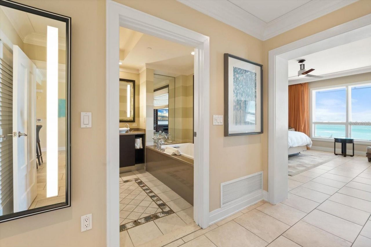 915 Seaside Dr, Unit 405, WEEKS, Sarasota, FL 34242 Photo