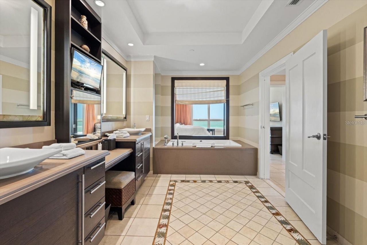 915 Seaside Dr, Unit 405, WEEKS, Sarasota, FL 34242 Photo