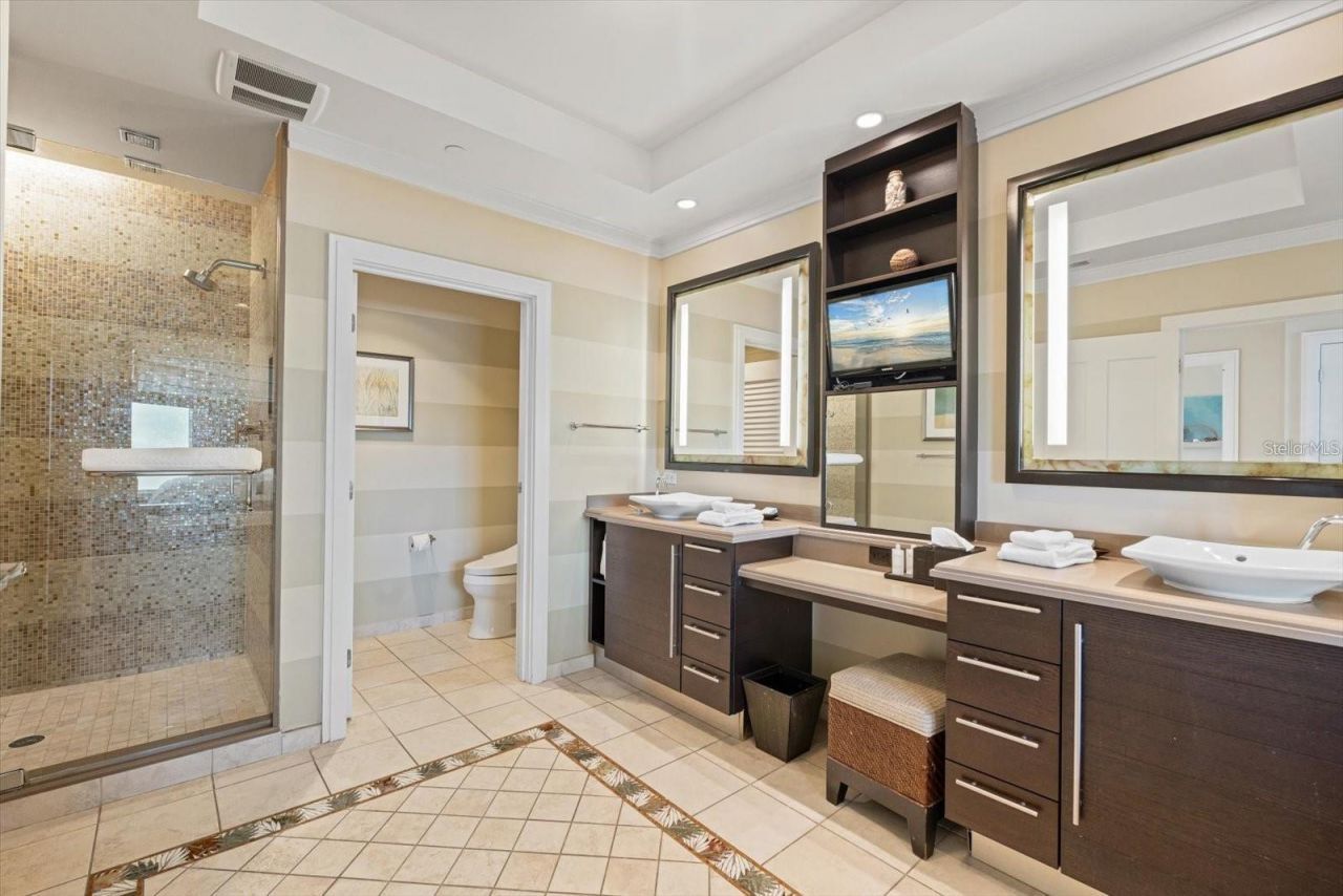915 Seaside Dr, Unit 405, WEEKS, Sarasota, FL 34242 Photo
