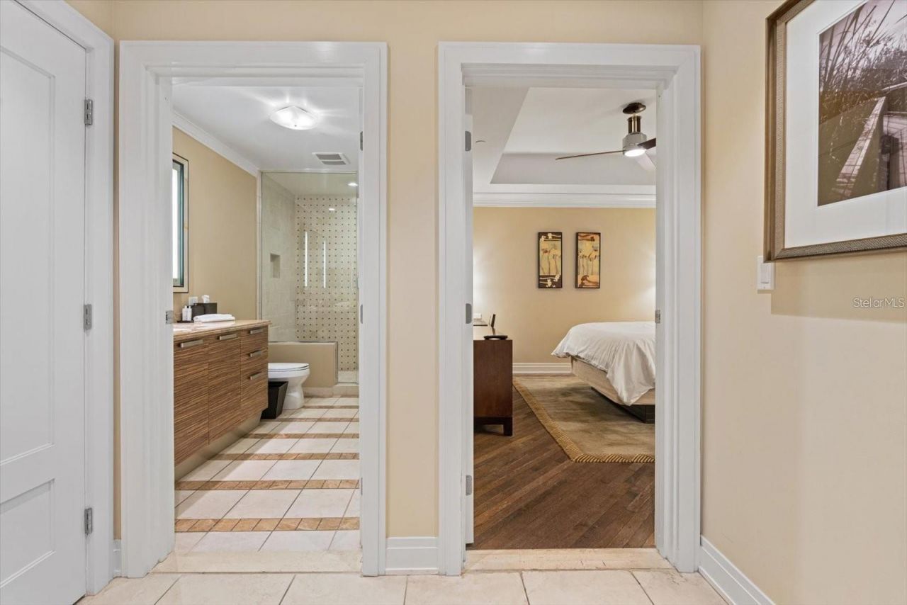 915 Seaside Dr, Unit 405, WEEKS, Sarasota, FL 34242 Photo