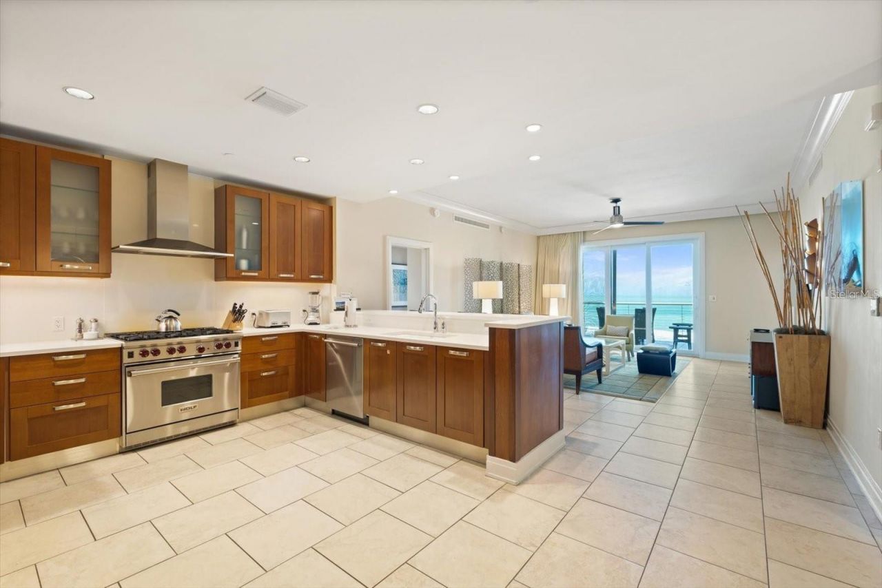 915 Seaside Dr, Unit 405, WEEKS, Sarasota, FL 34242 Photo