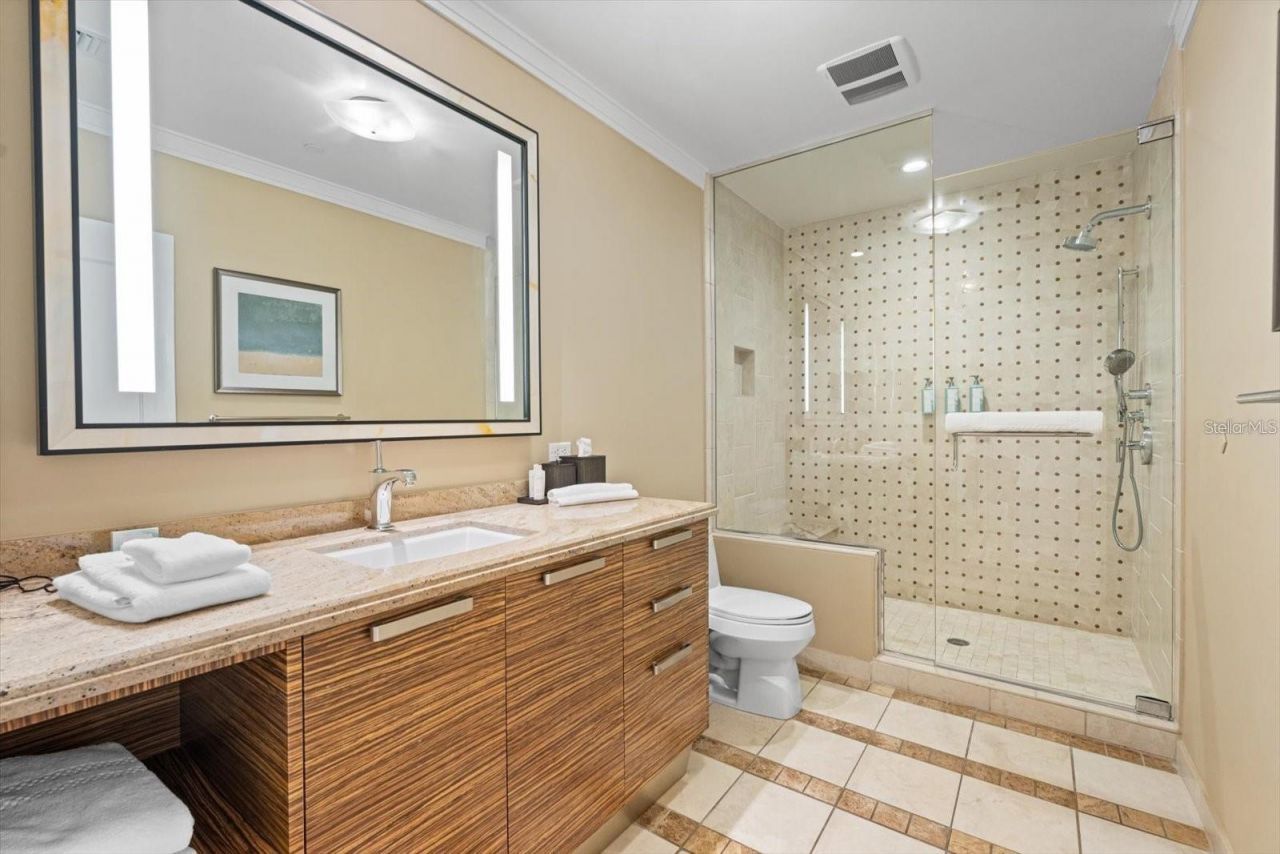 915 Seaside Dr, Unit 405, WEEKS, Sarasota, FL 34242 Photo