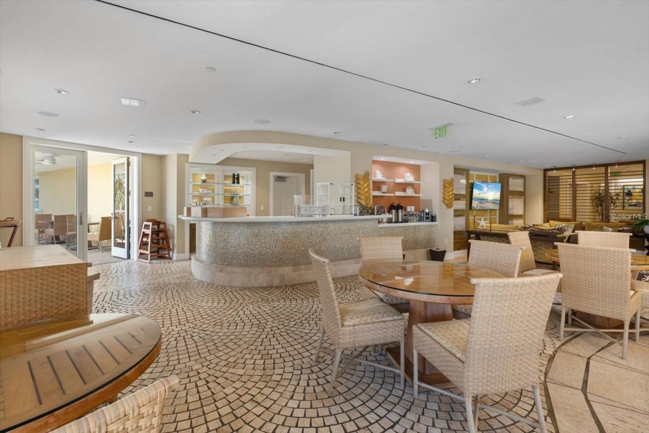 915 Seaside Dr, Unit 405, WEEKS, Sarasota, FL 34242 Photo