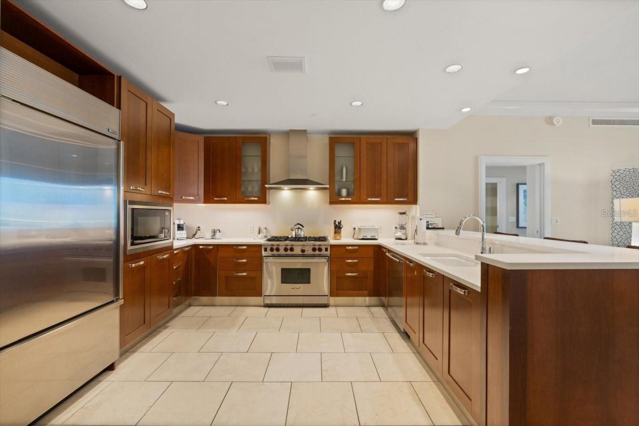 915 Seaside Dr, Unit 405, WEEKS, Sarasota, FL 34242 Photo