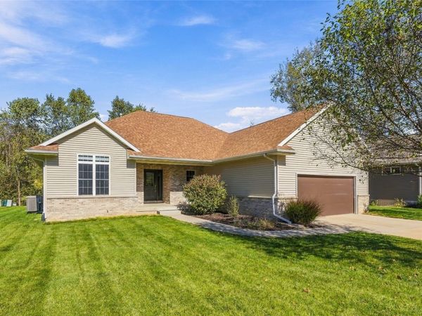 3808 Richland Dr NW, Cedar Rapids, IA 52405