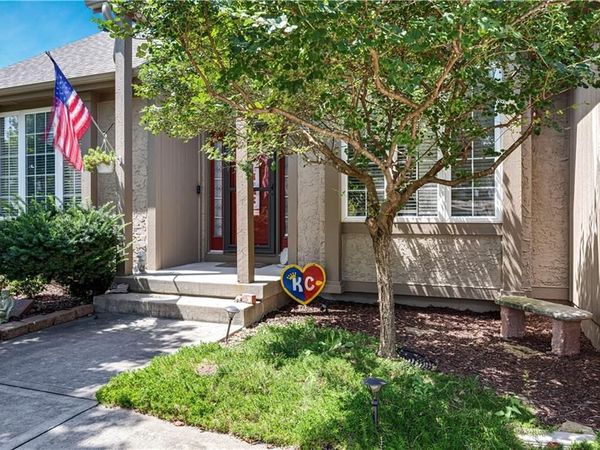 826 Trailway Drive, Raymore, MO 64083