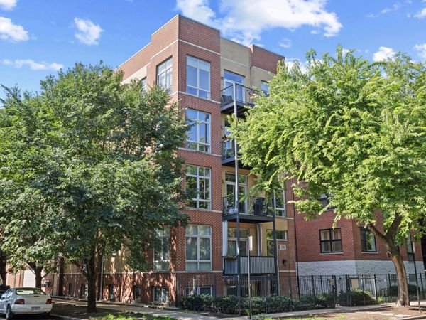 2301 W Wolfram Street , Unit 2, Chicago, IL 60618