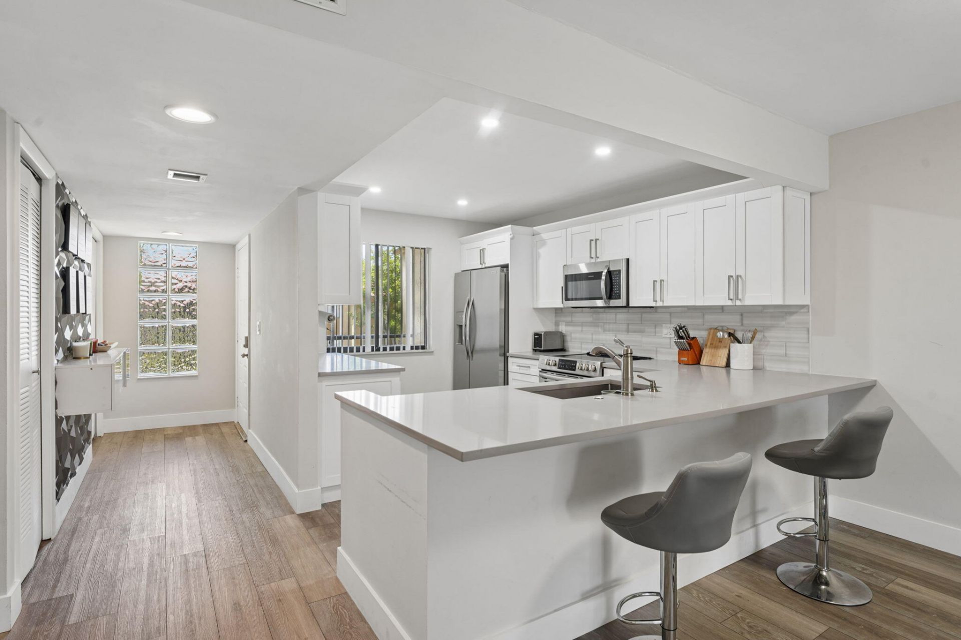 327 Lakeview Drive, Unit 203, Weston, FL 33326 Photo