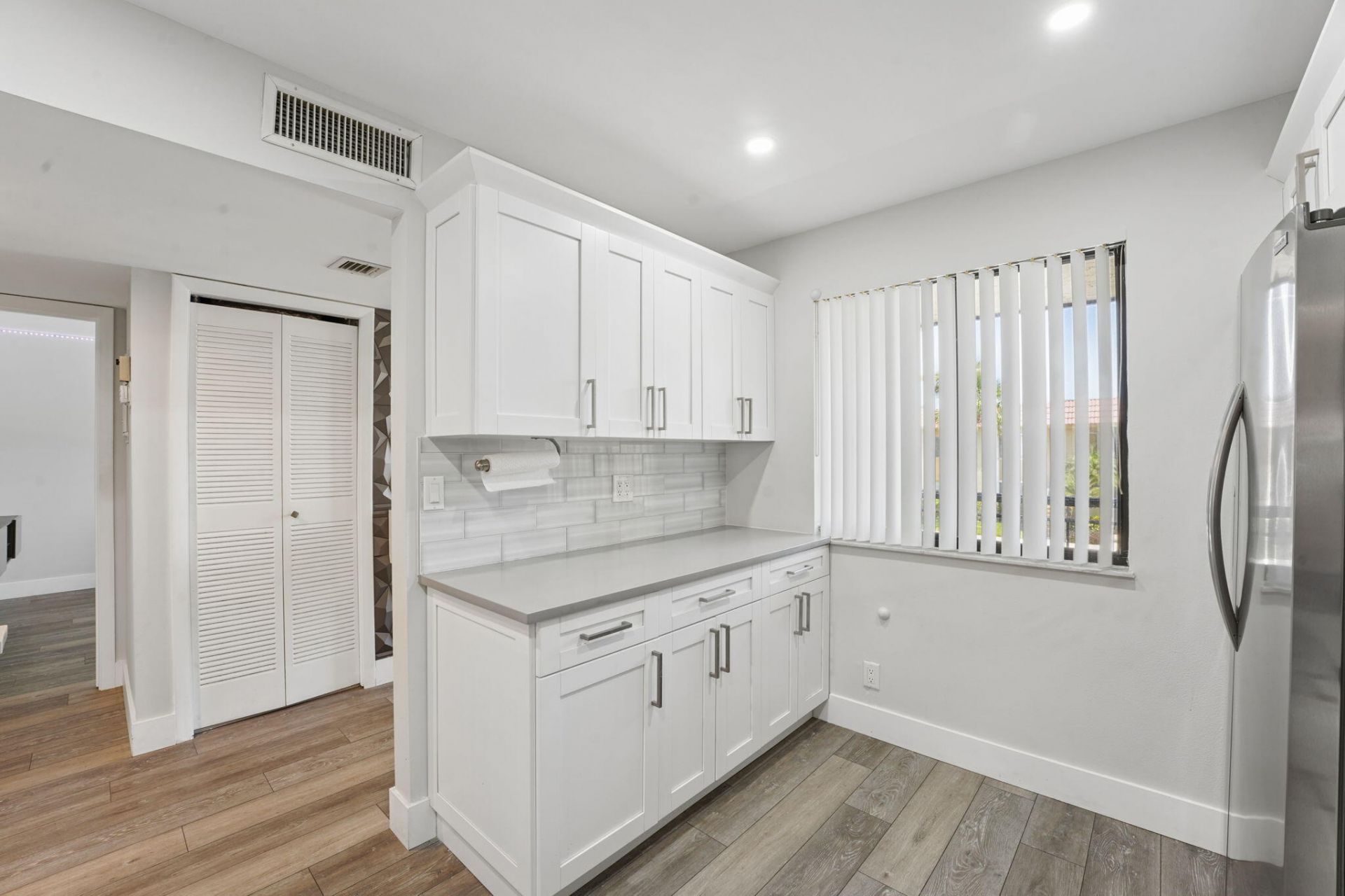 327 Lakeview Drive, Unit 203, Weston, FL 33326 Photo