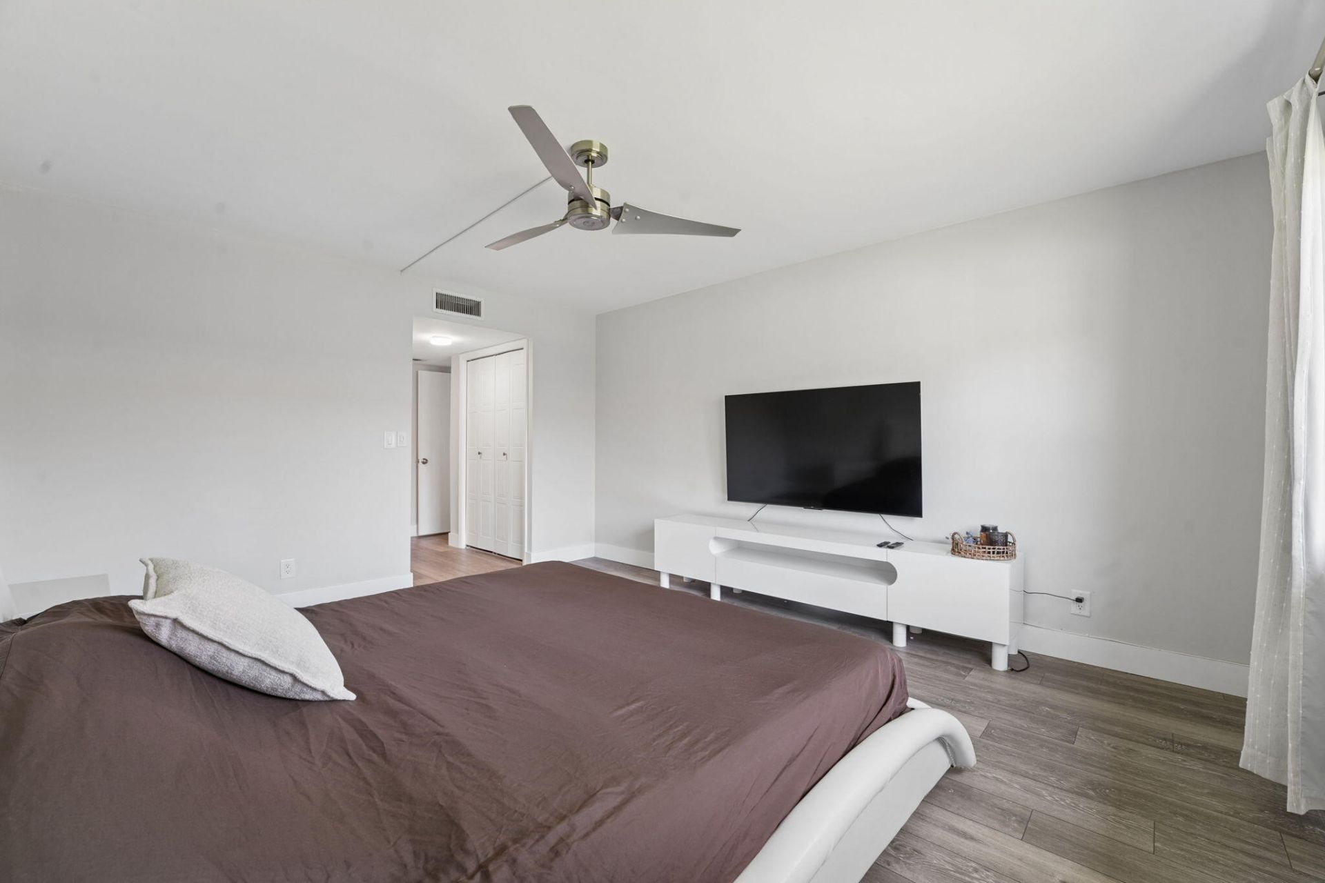 327 Lakeview Drive, Unit 203, Weston, FL 33326 Photo